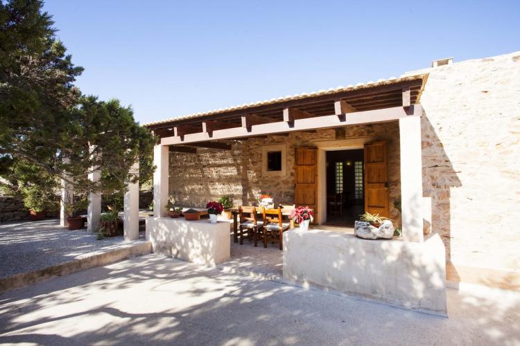 Hermosa casa de campo en Formentera, ideal para familias.