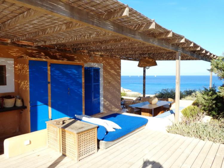 Villa a Formentera, un rifugio unico con splendida vista a 180° sul mar