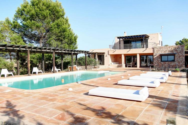 Sea view villa in Formentera with pool and internet connection