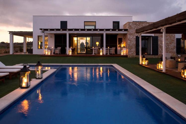 Luxury villa with private pool, up to 10 guests